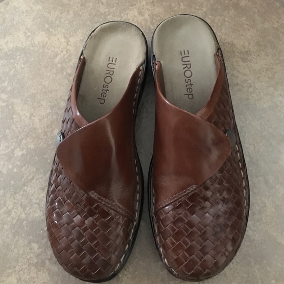 Brown women's clogs size 7