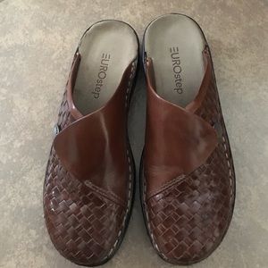 Brown women's clogs size 7