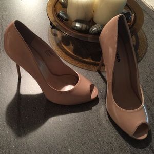 ORonzo Nude peep toe heels. 4,5" heel