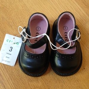 Circo Black Mary Janes sz 3 NWT