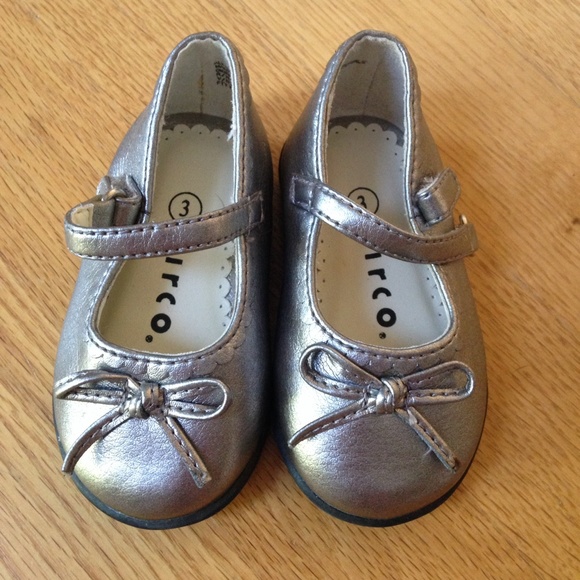 Circo Silver/Metallic Mary Janes Sz 3 NWOT