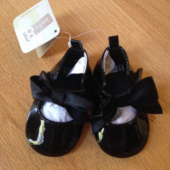 Crazy 8/Baby 8 Black Patent Shoes Sz 2 NWT