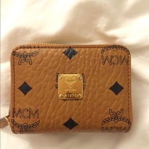 MCM VISETO ZIP AROUND CARD CASE WITH KEYCHAIN