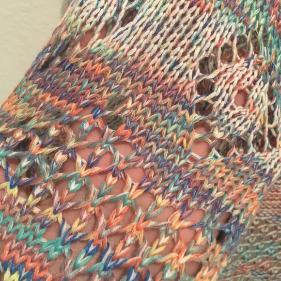 Multicolred crochet cardigan with a hoodie - Picture 3 of 4
