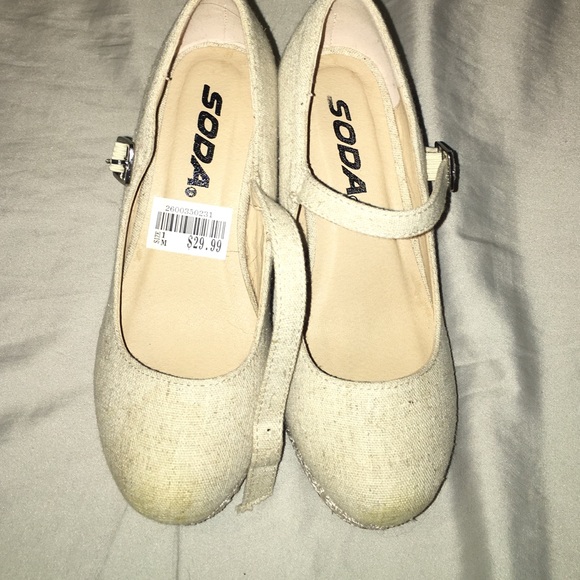 Cloth Wedges w/ Buckle Straps & Lace Accent