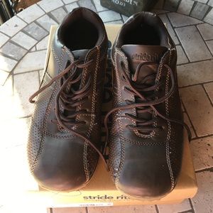 Stride rite boys Shoes size 3 1/2 Youth