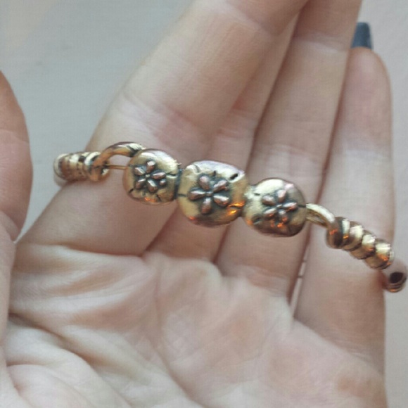 Alex and Ani Horizontal Sand Dollar Wrap Bracelet