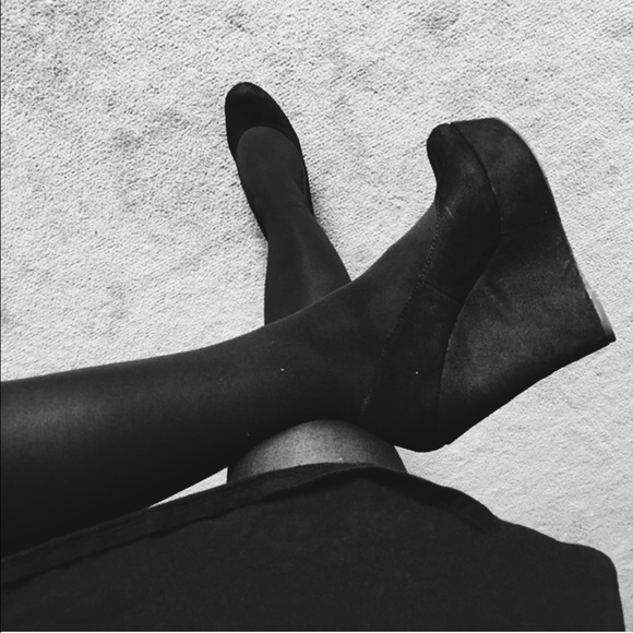 LAST CHANCE** Black Wedge Pumps