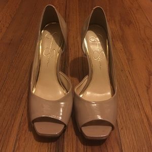 Patent leather nude heel