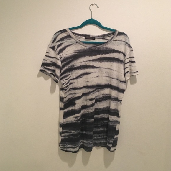 Abstarct striped t-shirt - Picture 1 of 3