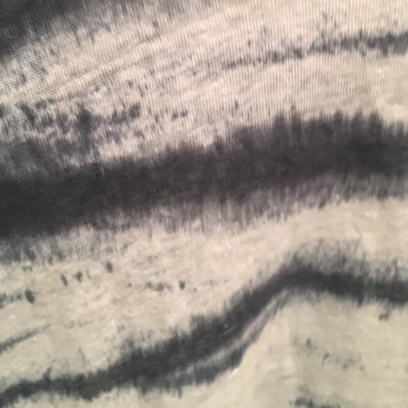 Abstarct striped t-shirt - Picture 3 of 3