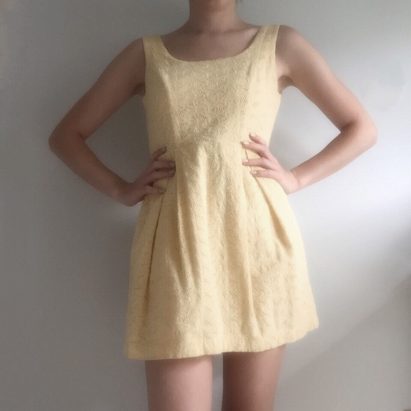 Forever 21 Dresses - Forever 21 Cotton Flower Dress Forever 21 Dresses - Forever 21 Cotton Flower Dress