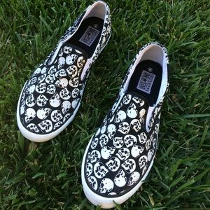skull tennis shoes