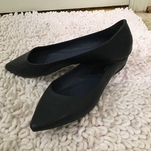 SOLD New navy flats