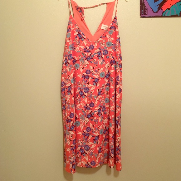 Dress - Picture 1 of 1