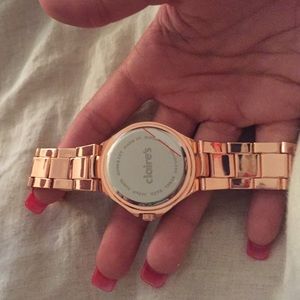 Super cute rose gold bedazzled watch.