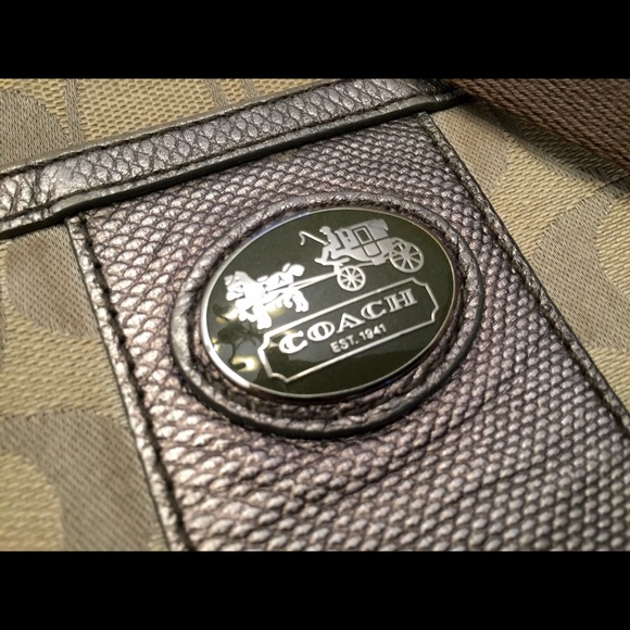 Coach crossbody - Picture 2 of 2