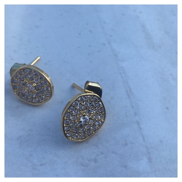 Stud Earrings - Picture 3 of 4