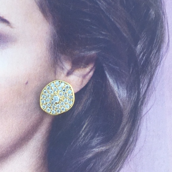 Stud Earrings - Picture 4 of 4