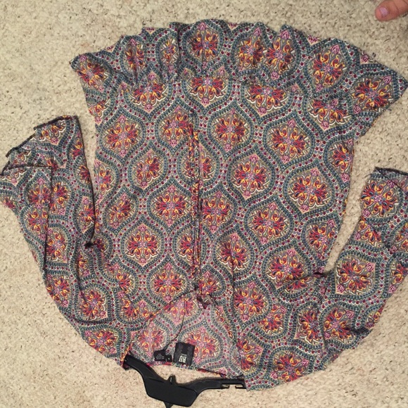 Super cute printed blouse