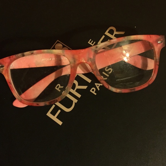 Floral nerd glasses.