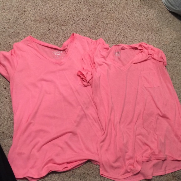 2 available ones a size medium the other a large!!
