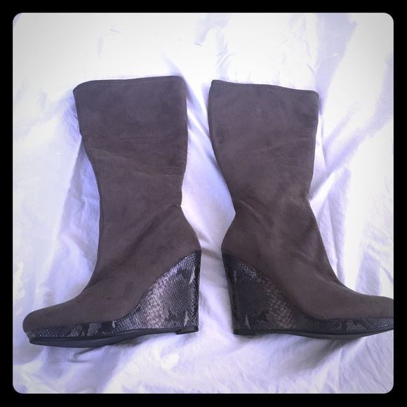 NWOT IMPO Tadita Snakeskin Wedge Boots