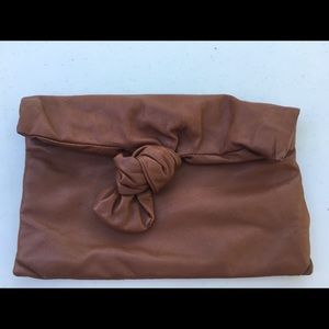 Vera Pelle brown clutch