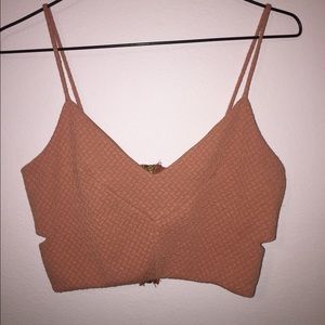 nude pink crop top 🌹