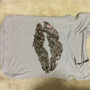 Express shirt with reversible sequences