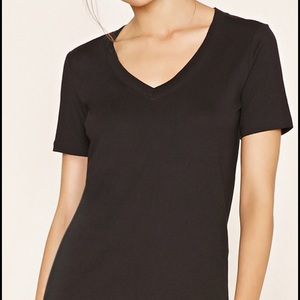 Black v-neck tshirt