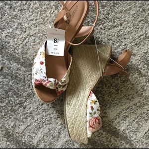 Target Xhilaration Brand Floral Wedges Size 8.5