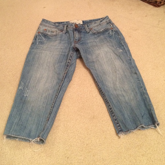Denim capris with pockets