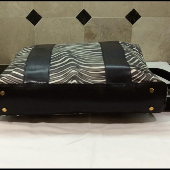 āSOLDāSOLDāSOLDāZebra printTory Burch Shoulder Bag - Picture 3 of 4