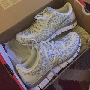 ‼️ 24 HOUR SALE ‼️Ladies Nike Free 5.0 😢