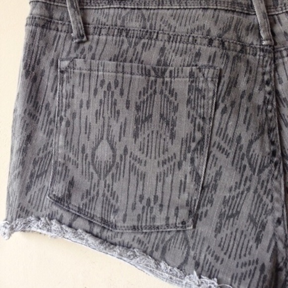 Roxy tribal print shorts - Picture 4 of 4