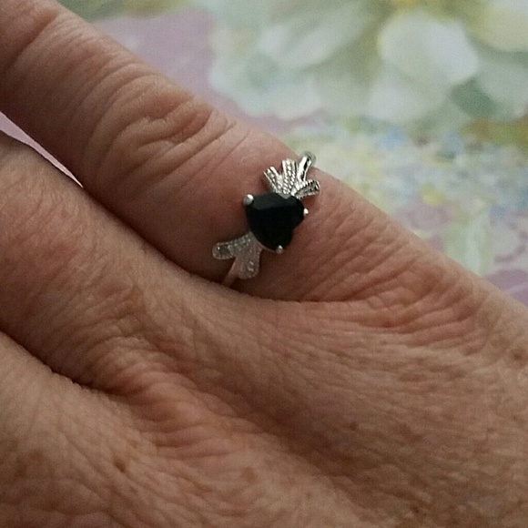 Size 8 Genuine Black Sapphire ring - Picture 2 of 2