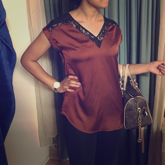 Express shirt suitable for work or after work.