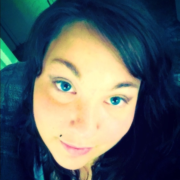 Meet your Posher, Amy - Picture 2 of 2