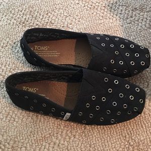 Tom's black flats with gunmetal grommets Sz 7