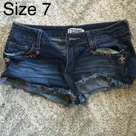 Cute Roxy Short Shorts Size 7