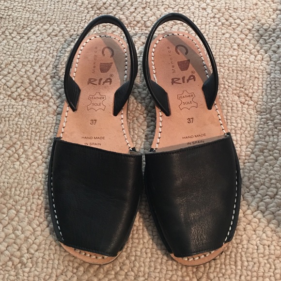 RIA black leather sandals Sz 7