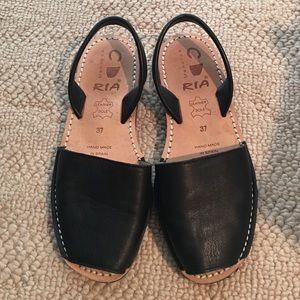 RIA black leather sandals Sz 7