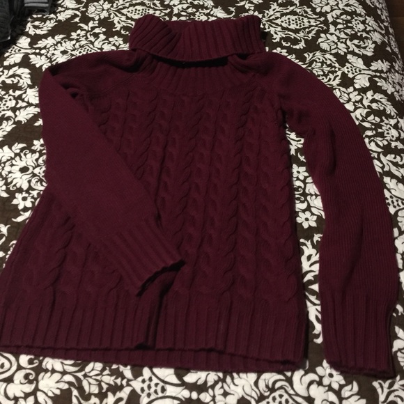 Cable knit Banana Republic turtle neck sweater