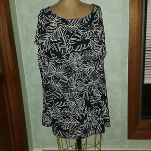 Short sleeved wear to work top