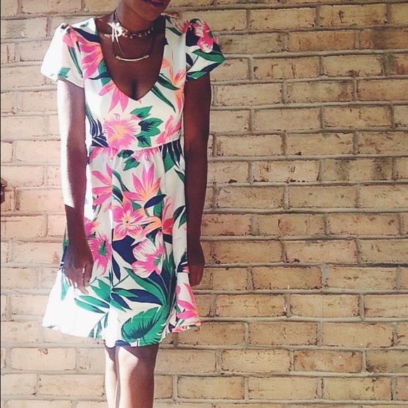 Missguided Dresses & Skirts - Missguided Ela Tropical Print Skater Dress