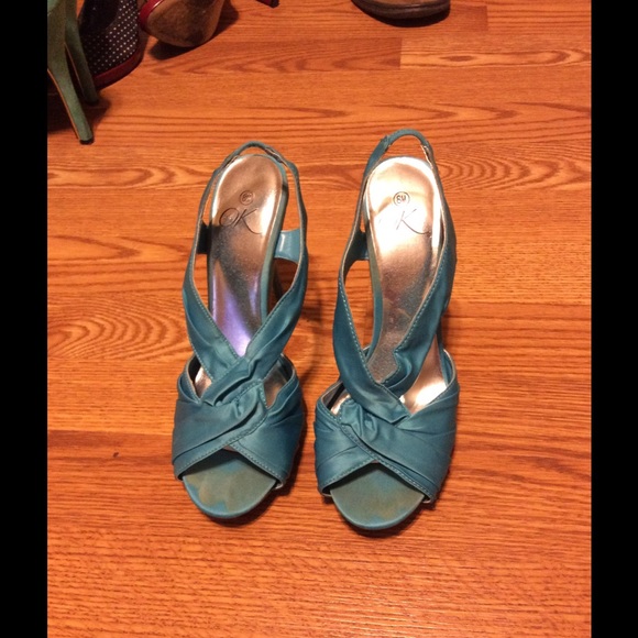 SHOES .. SHOES AND more SHOES - Picture 3 of 3