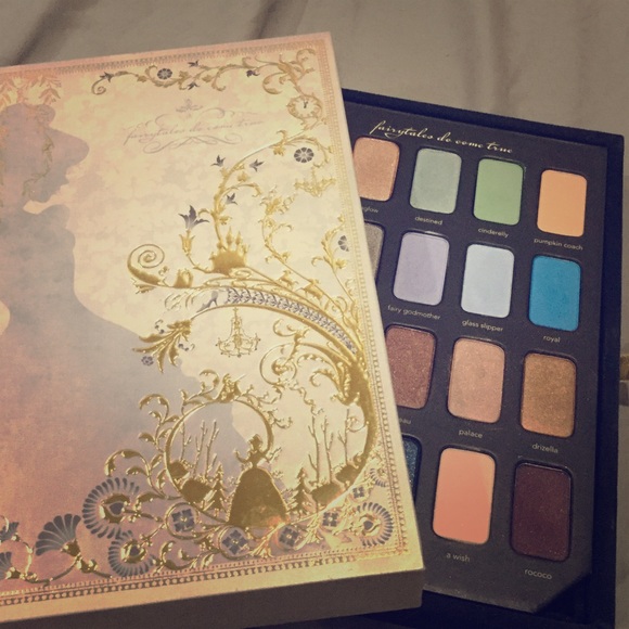 [RARE] Cinderella eye shadow palette