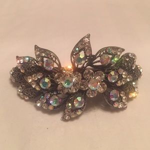 Vintage-esque hair clip