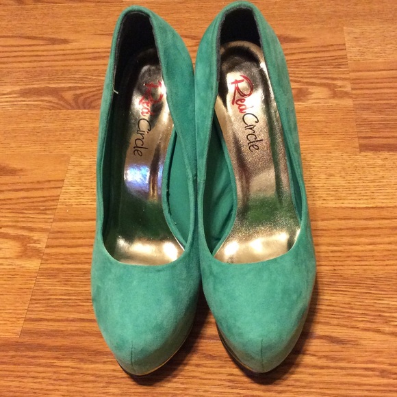 Beautiful SHOES👠👗 HP 9/24💞🎉🍾 - Picture 2 of 4